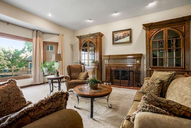 6905 N Charleston Drive, Kansas City, MO 64119