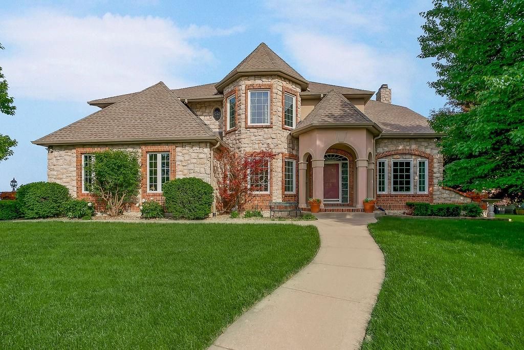 6905 N Charleston Drive, Kansas City, MO 64119