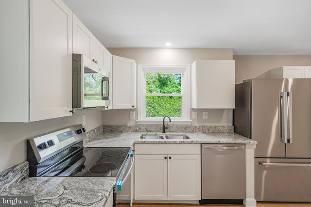 8545 SAINT ANTHONYS RD, King George, VA 22485