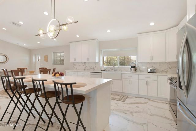 1826 W ORAIBI Drive, Phoenix, AZ 85027