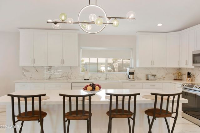 1826 W ORAIBI Drive, Phoenix, AZ 85027