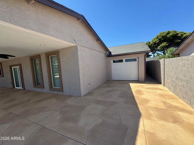 1826 W ORAIBI Drive, Phoenix, AZ 85027