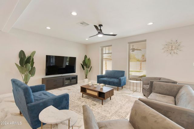 1826 W ORAIBI Drive, Phoenix, AZ 85027