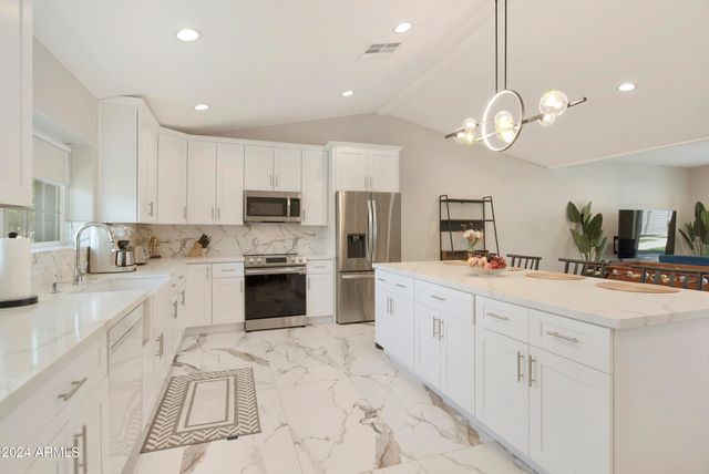 1826 W ORAIBI Drive, Phoenix, AZ 85027