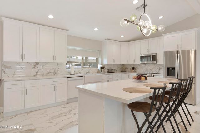 1826 W ORAIBI Drive, Phoenix, AZ 85027