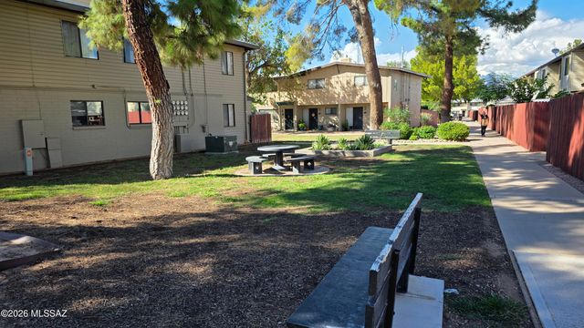 1348 S Avenida Polar Apt K211, Tucson, AZ 85710