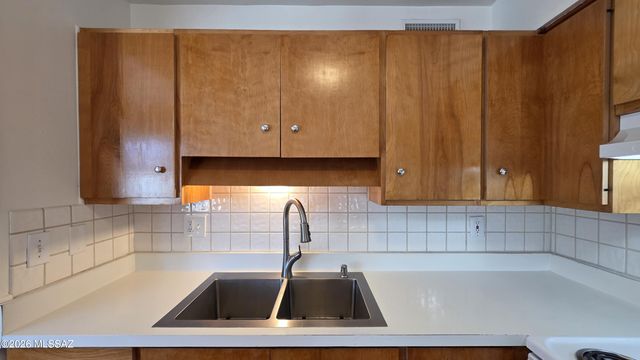 1348 S Avenida Polar Apt K211, Tucson, AZ 85710