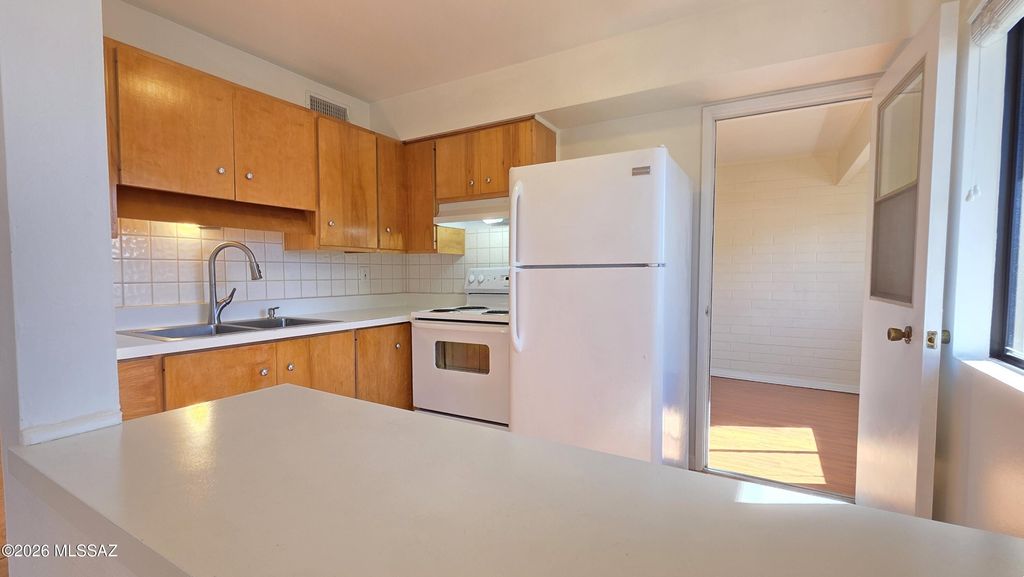 1348 S Avenida Polar Apt K211, Tucson, AZ 85710