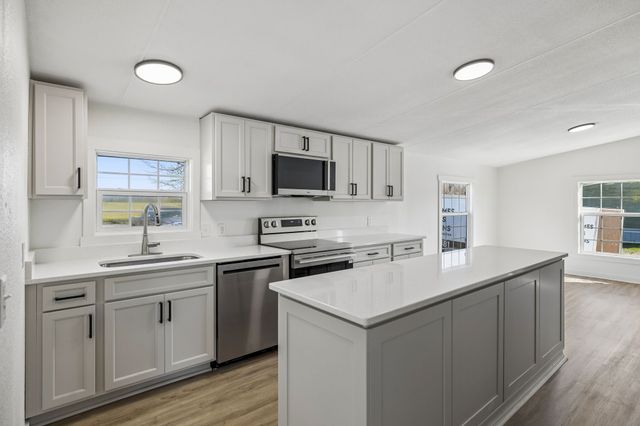 197 Holloway St, Summertown, TN 38483