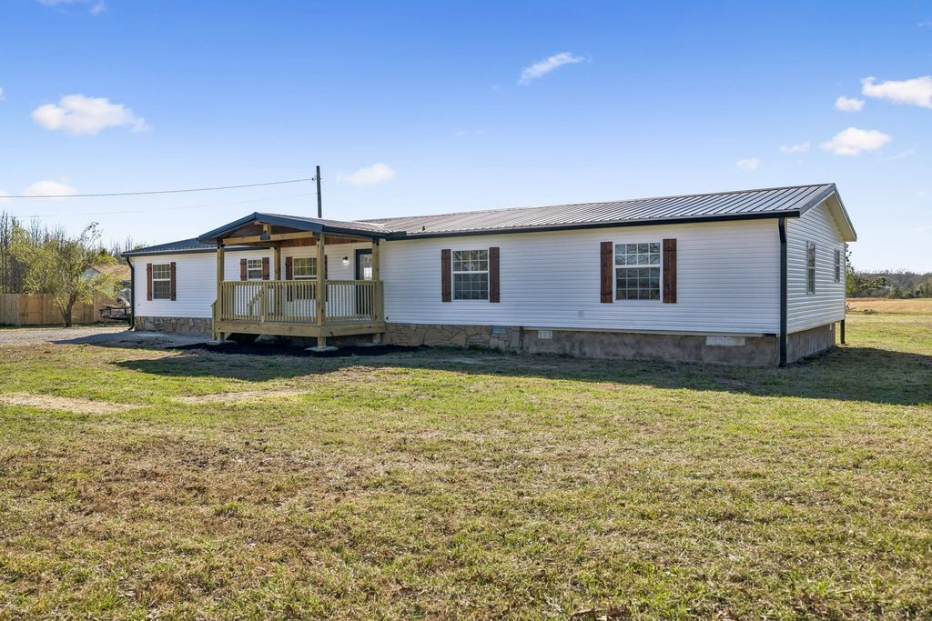 197 Holloway St, Summertown, TN 38483