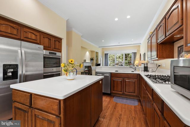 9209 TOWN GATE LN, Bethesda, MD 20817