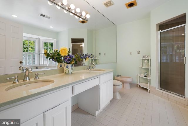 9209 TOWN GATE LN, Bethesda, MD 20817