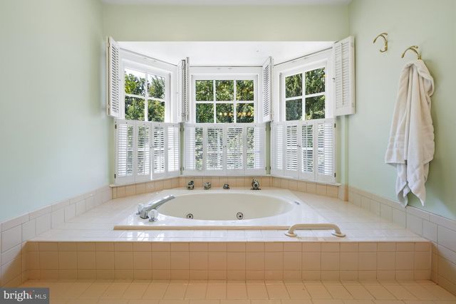 9209 TOWN GATE LN, Bethesda, MD 20817