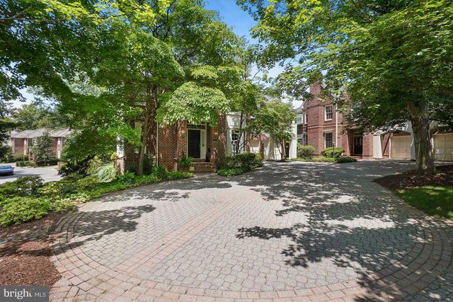 9209 TOWN GATE LN, Bethesda, MD 20817