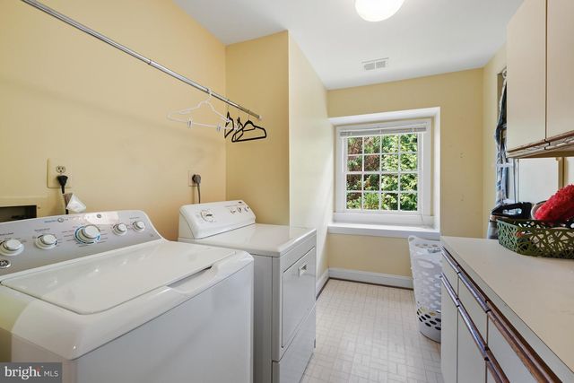9209 TOWN GATE LN, Bethesda, MD 20817