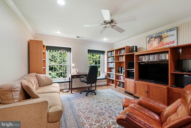 9209 TOWN GATE LN, Bethesda, MD 20817