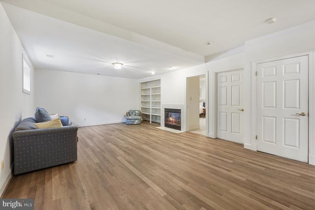 9209 TOWN GATE LN, Bethesda, MD 20817