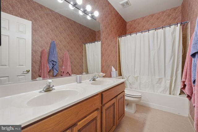 9209 TOWN GATE LN, Bethesda, MD 20817