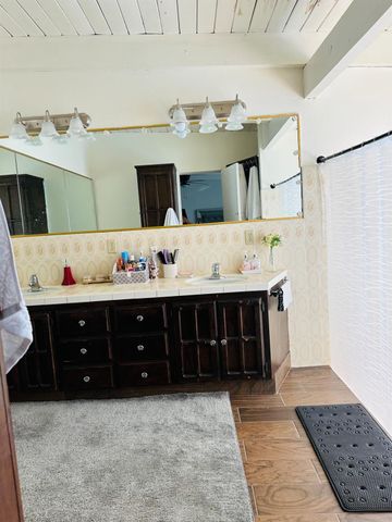 4704 E Simpson Avenue, Fresno, CA 93703