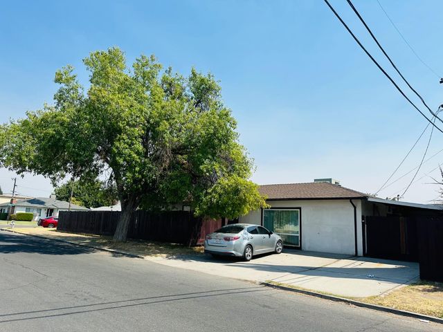 4704 E Simpson Avenue, Fresno, CA 93703