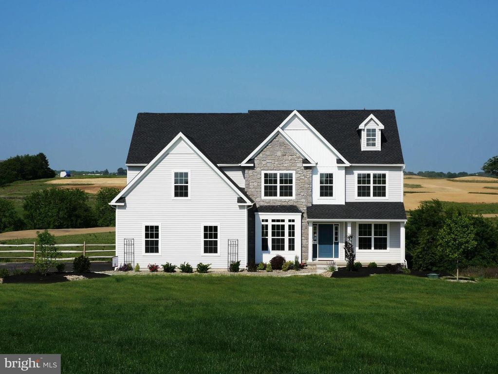 4450 MAPLE ST, Schnecksville, PA 18078