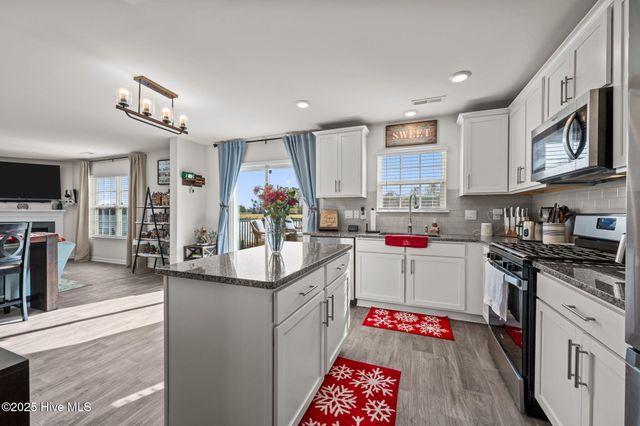 600 Lake Tyler Drive, New Bern, NC 28560