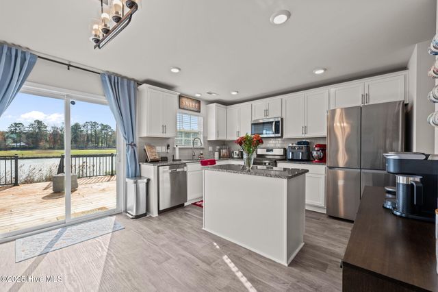 600 Lake Tyler Drive, New Bern, NC 28560