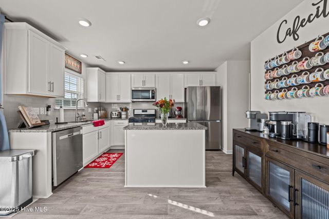 600 Lake Tyler Drive, New Bern, NC 28560