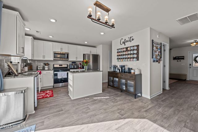 600 Lake Tyler Drive, New Bern, NC 28560