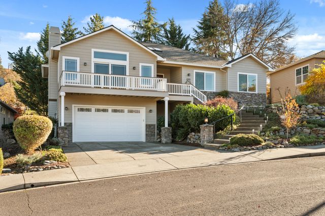 488 Quail Run, Eagle Point, OR 97524