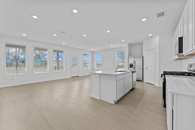 13225 Eastland DR, Mustang Ridge, TX 78610