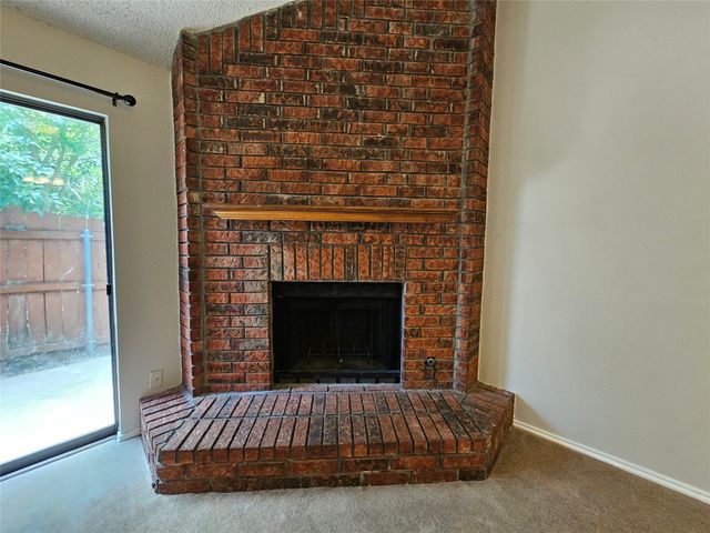 452 Chestnut Lane, Desoto, TX 75115