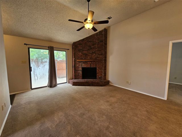 452 Chestnut Lane, Desoto, TX 75115