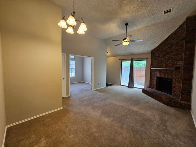 452 Chestnut Lane, Desoto, TX 75115
