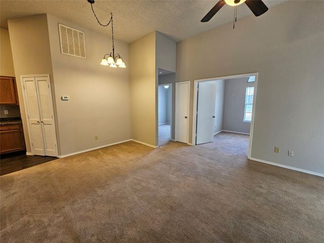 452 Chestnut Lane, Desoto, TX 75115