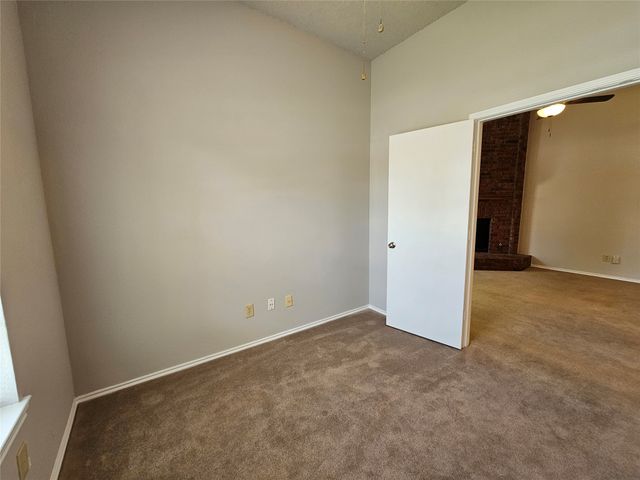 452 Chestnut Lane, Desoto, TX 75115