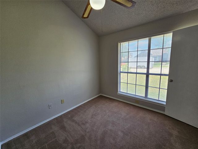 452 Chestnut Lane, Desoto, TX 75115