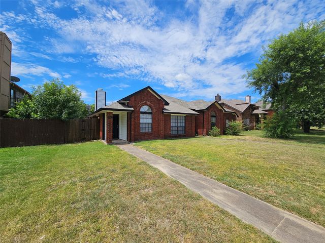 452 Chestnut Lane, Desoto, TX 75115
