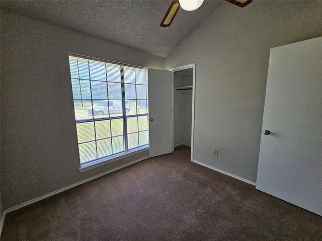 452 Chestnut Lane, Desoto, TX 75115