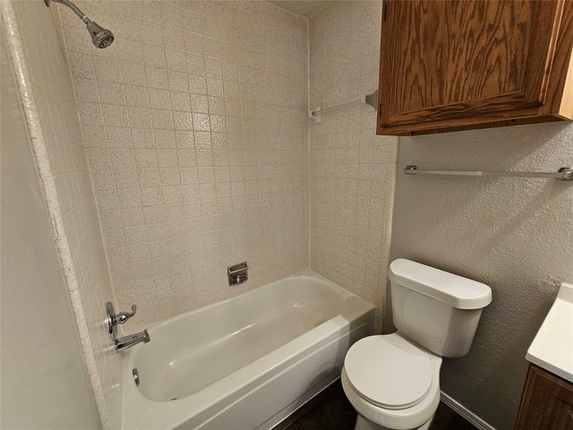 452 Chestnut Lane, Desoto, TX 75115