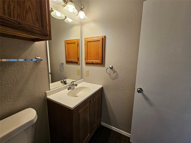 452 Chestnut Lane, Desoto, TX 75115