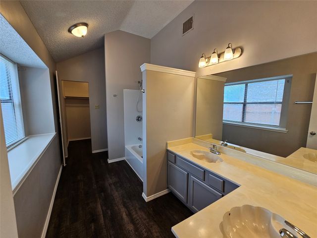 452 Chestnut Lane, Desoto, TX 75115