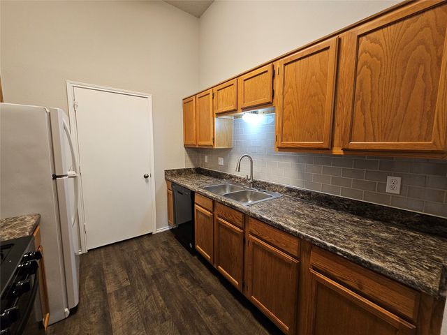 452 Chestnut Lane, Desoto, TX 75115