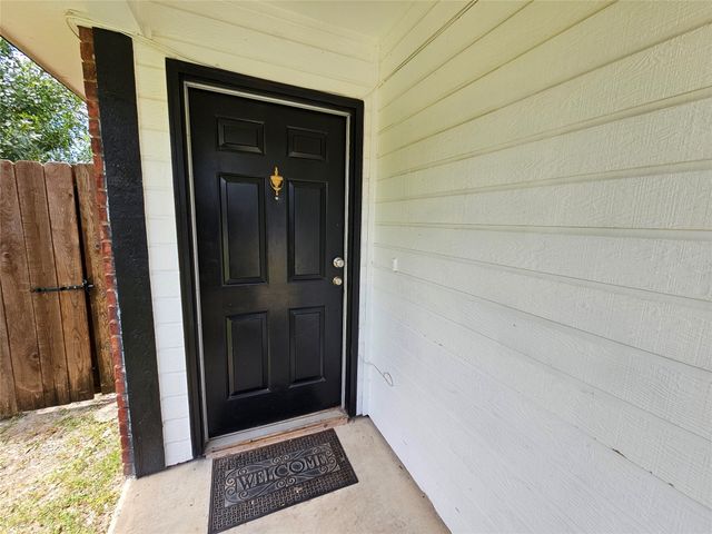 452 Chestnut Lane, Desoto, TX 75115