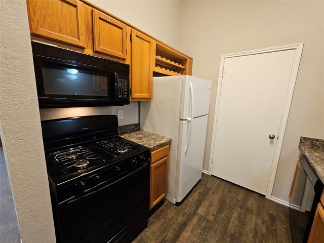 452 Chestnut Lane, Desoto, TX 75115