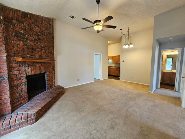 452 Chestnut Lane, Desoto, TX 75115