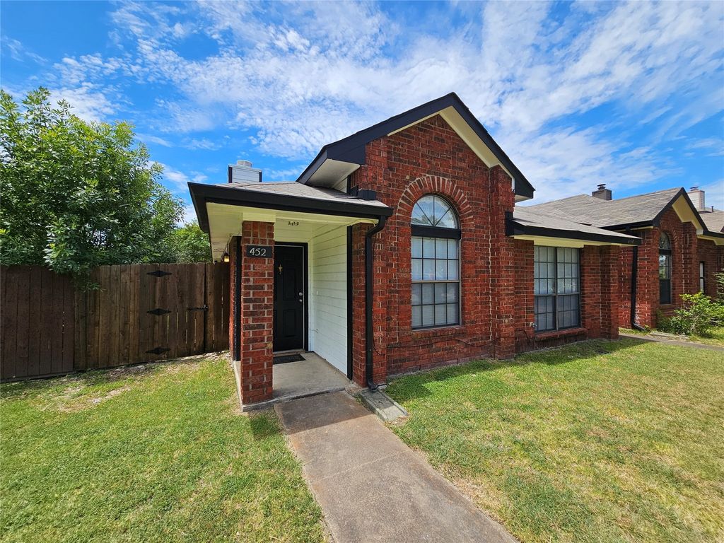 452 Chestnut Lane, Desoto, TX 75115