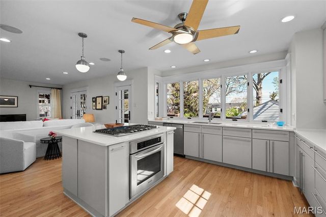 8105 Kingsbury Boulevard, Clayton, MO 63105