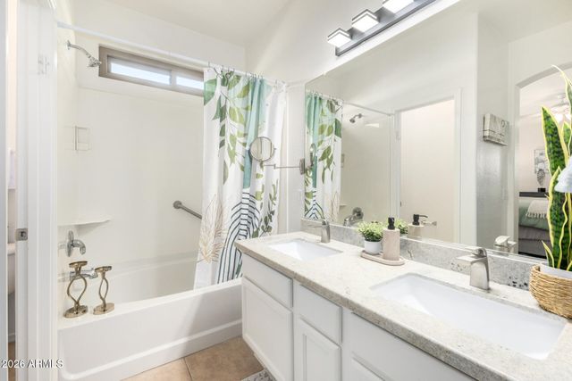 6637 S CARTIER Drive, Gilbert, AZ 85298