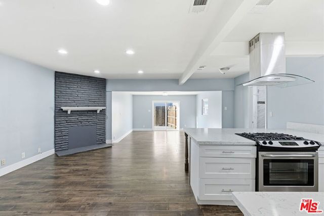 14141 Gault Street, Van Nuys, CA 91405